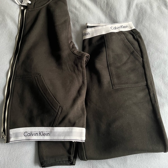 Calvin Klein Set - Picture 3 of 4